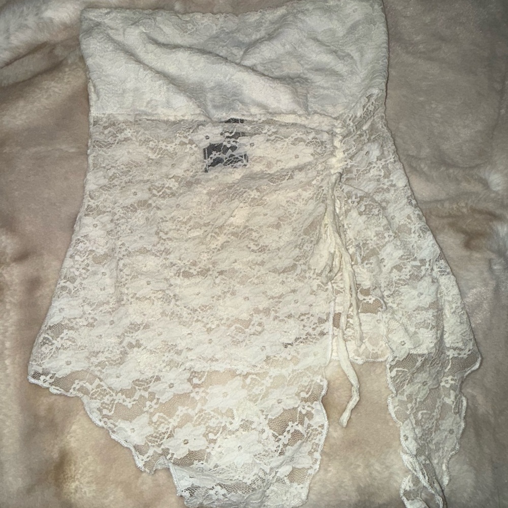 Lace Strapless Bandeau in Cream